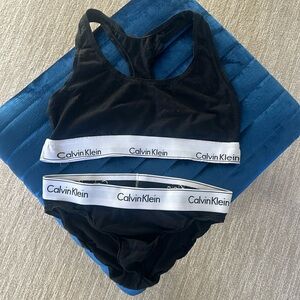 NWOT black CALVIN KLEIN matching bra & bottom lounge set (size M, L top)